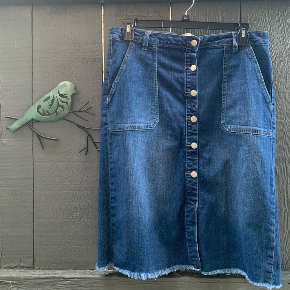 Women’s Blue Jean Skirt with metal buttons in the front and slit in the front - Picture 2 of 4